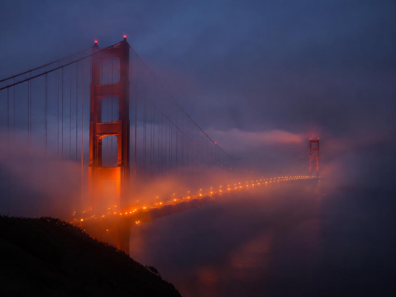 Golden Gate Bridge at dusk